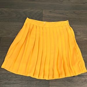 EUC Forever 21 Mustard Pleated Skirt, size Small